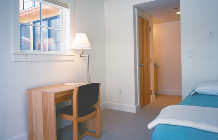 The Forest Refuge dormitory accommodates up to 30 retreatants, each in single rooms.